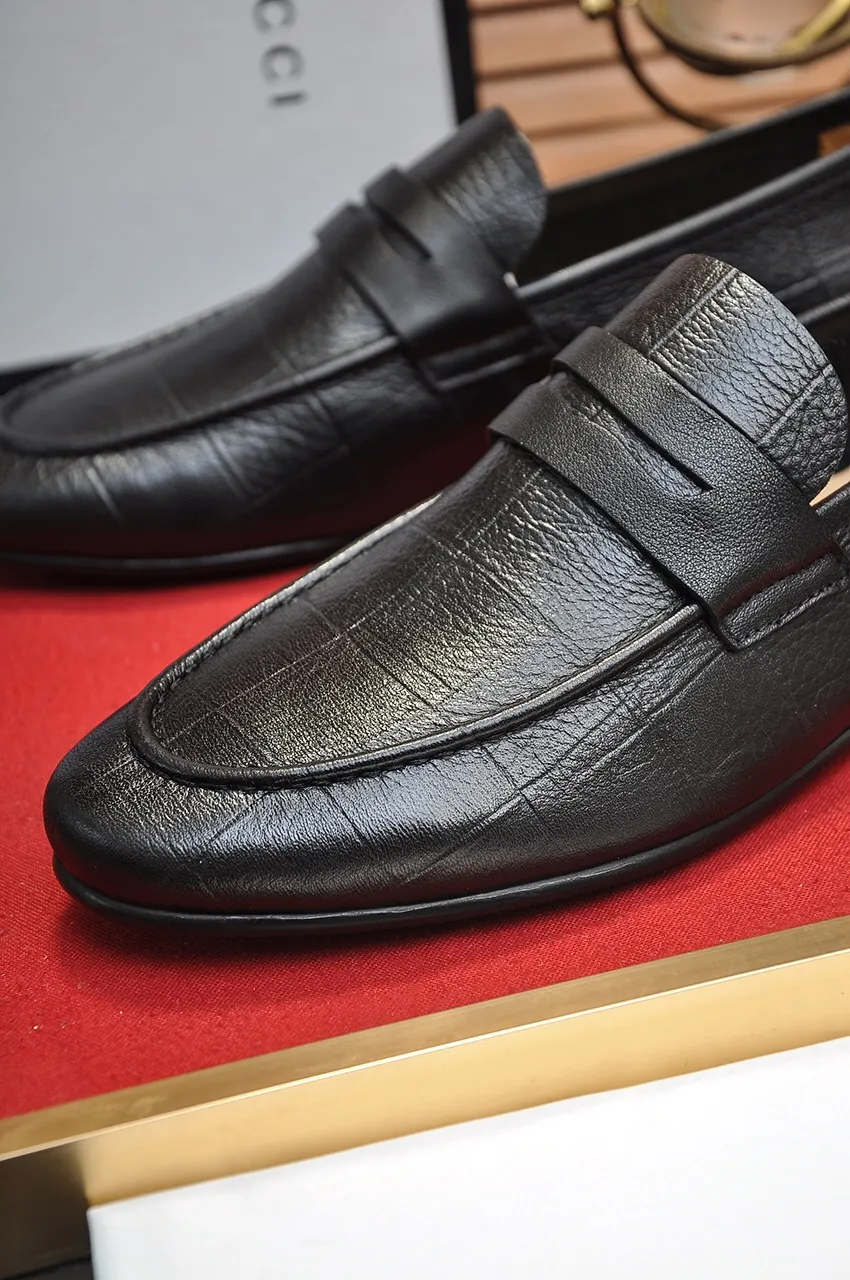 Men's shoes 💰520💶【GUCCI】 (High-end Niuli) New 🍀Gucci* - top version Gucci Peas shoes! Made of imported original cowhide, the inner top layer is comfortable cowhide lining! Original wear-resistant rubber outsole! High quality products! Code number 38-44!